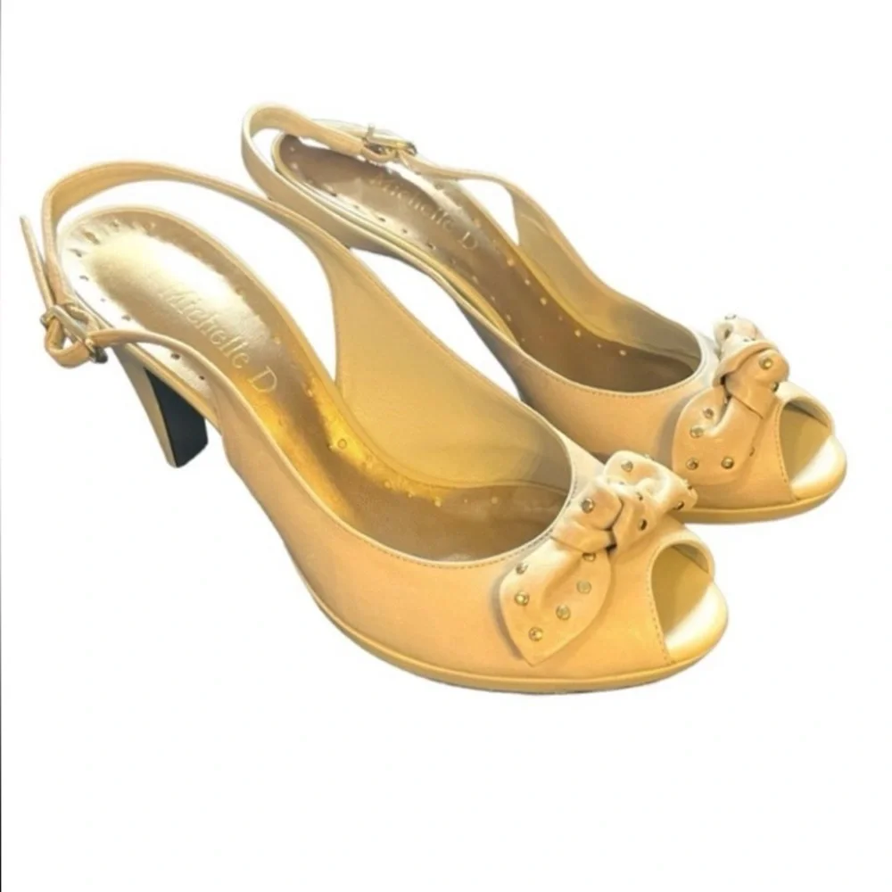 Michelle D Cream Peep Toe Sandals with Bow, Gold Size 6M